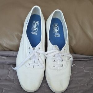 Keds White Canvas Low-Top Lace Sneakers